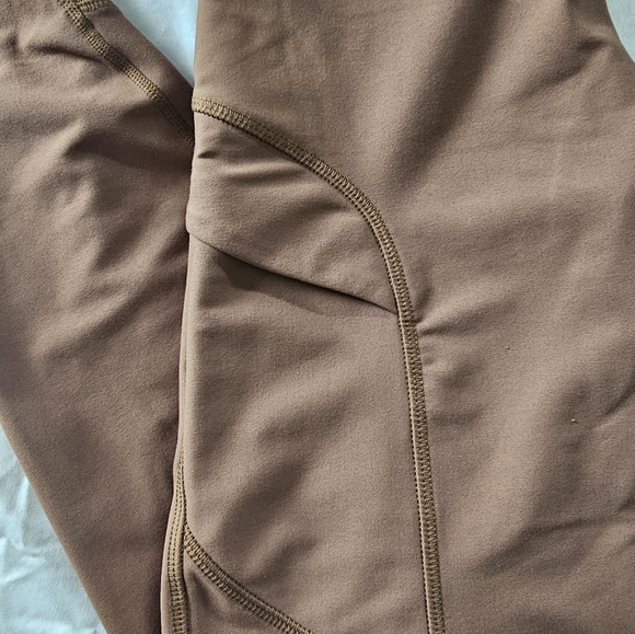 High Waisted PowerSoft 7/8-length Cargo Leggings - Small - Picture 2 of 10